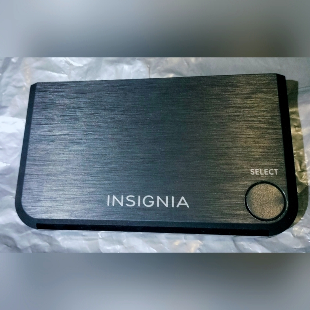 Insignia 3 Port HDMI Switch With 4K 60Hz And HDR Pass Through -Black